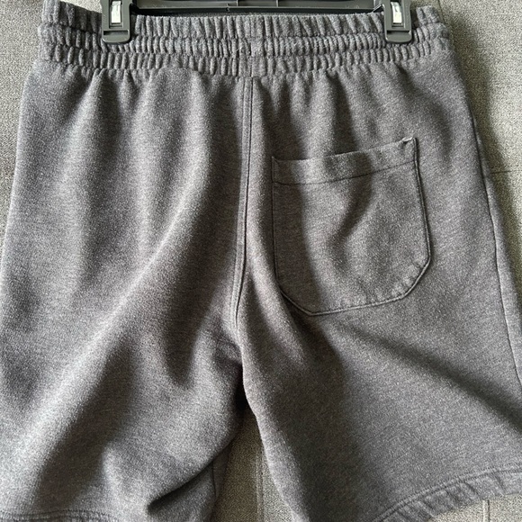 Like new Men’s H&M grey shorts - Picture 2 of 3